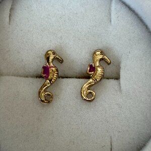Vintage nautical stud earrings - Seahorses